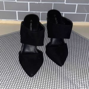 Wild diva size 5 mules with 4 in heels